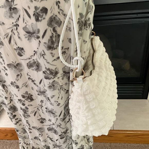Ring Linked Cream Bubbled Shoulder Bag - Picture 3 of 10